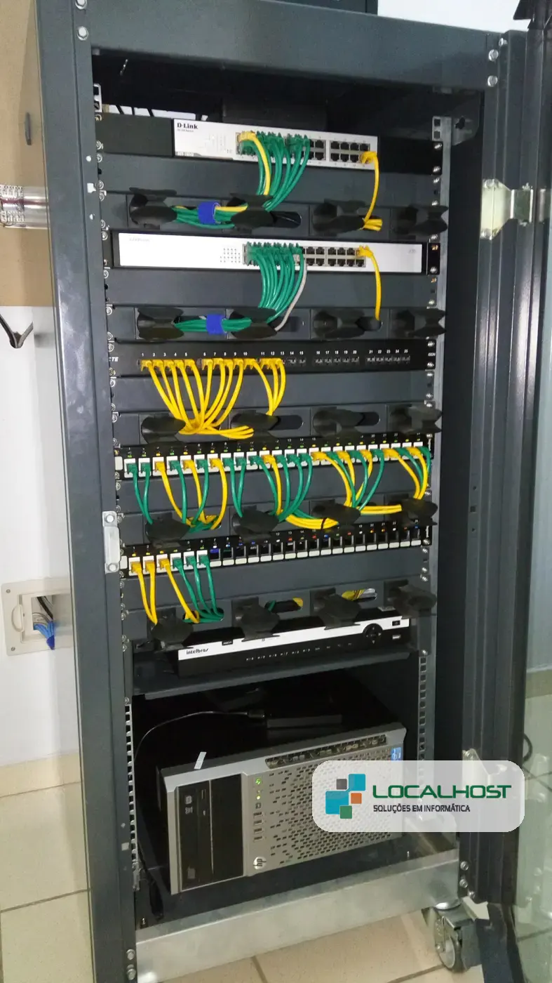 Rack de rede montado e organizado pela Localhost — foto 6